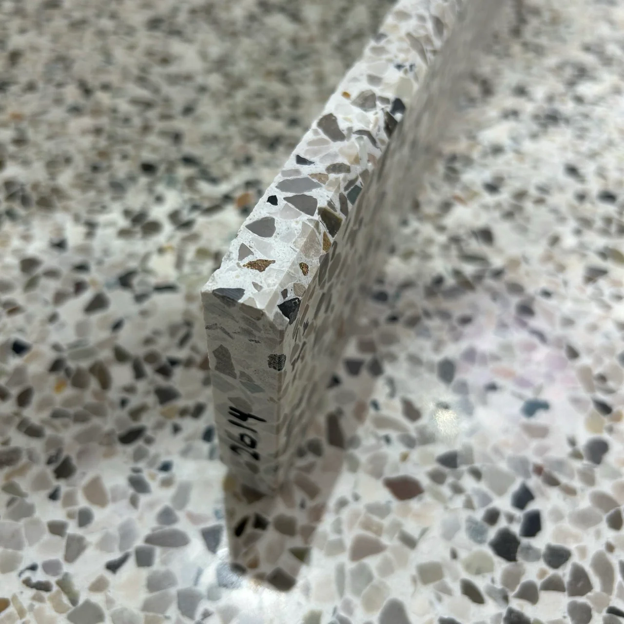 Terrazzo 1420 – 7,5 x 40 cm Sokkelkant