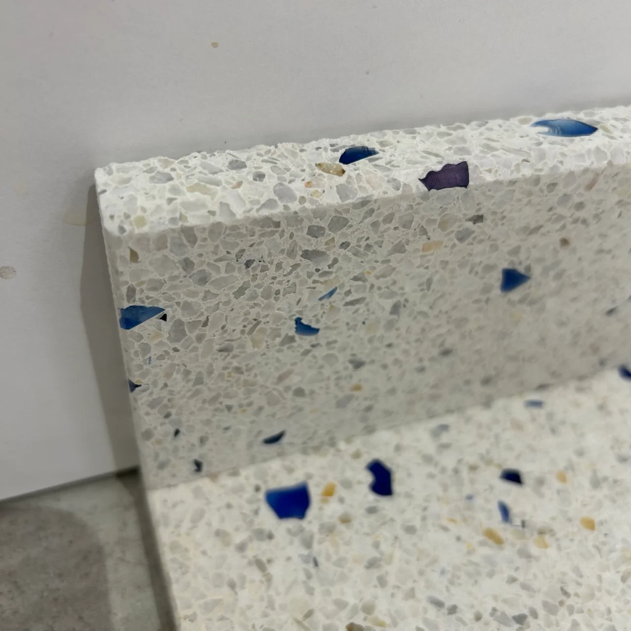 Terrazzo 1511 lyst, blå mix Sokkelkant - Image 4