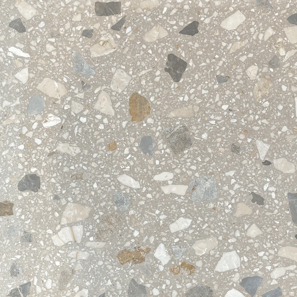 Terrazzo Classico 2.S med lyst, koldt mix Sokkelkant