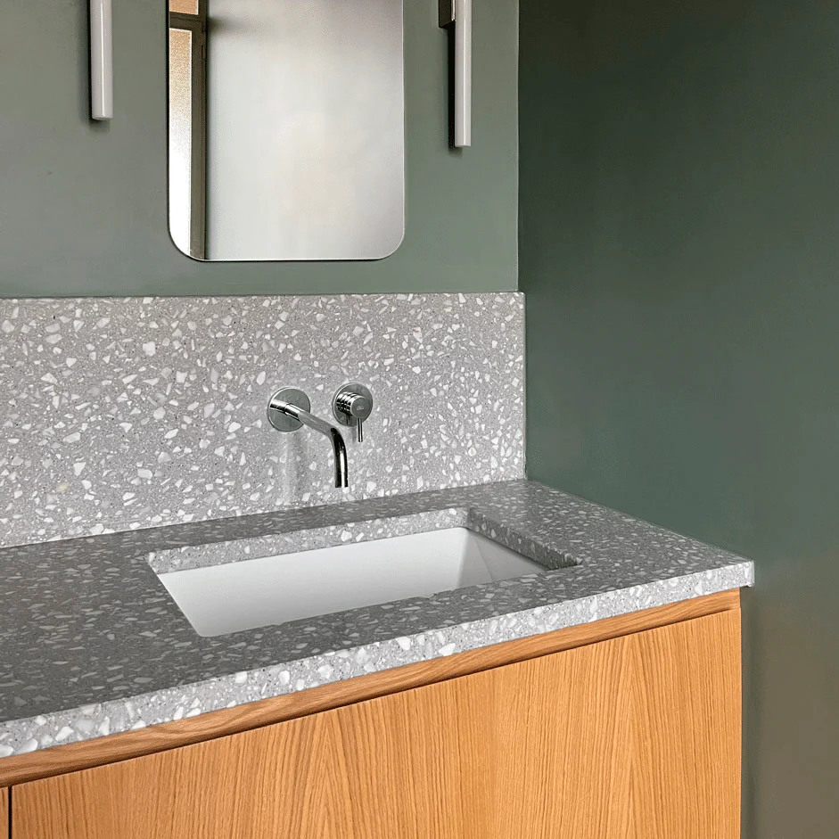 Terrazzo Classico 2.Si med lystgråt mix Sokkelkant - Image 3